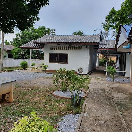 Pineapple Resort Ban Huai Thalaeng Phan Exterior foto